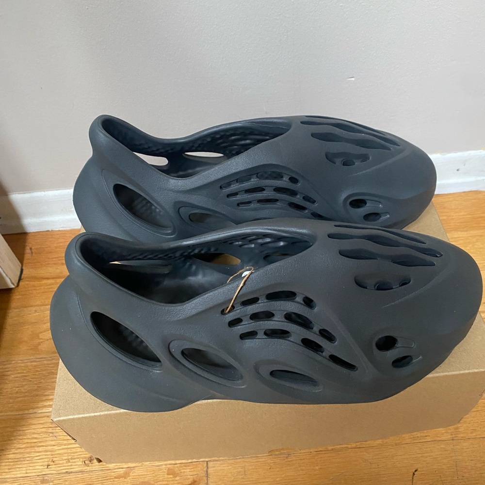 Yeezy Foam Runner, Size 9M, Onyx